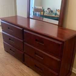 Dresser With Mirror