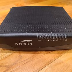 ARRIS TG862 Residential Gateway & Router (DOCSIS 3.0)