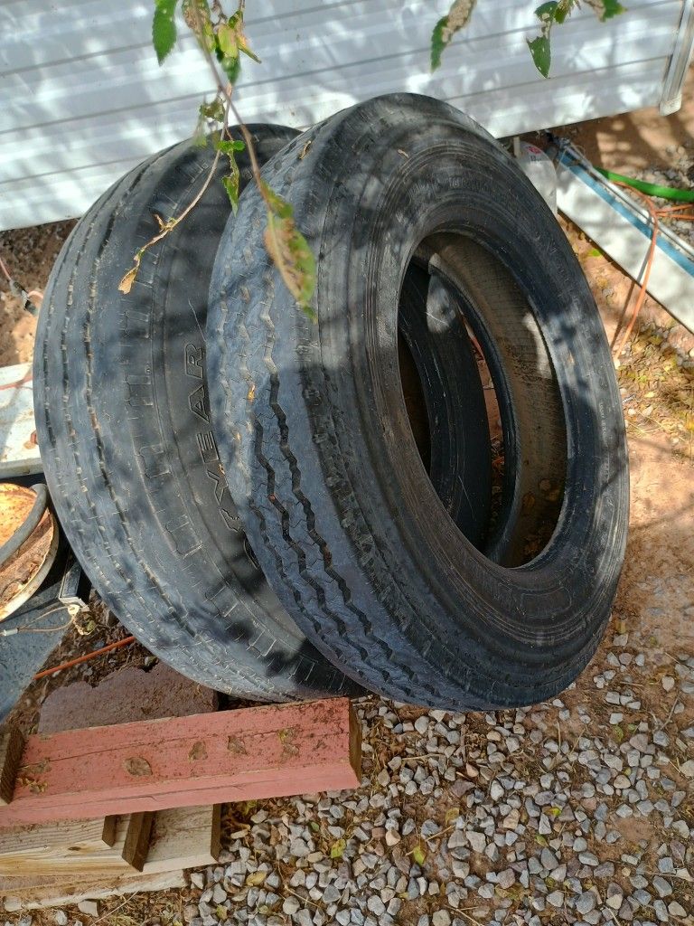 RV    8 R 19.5    10- Each.   Montana - George Dieter