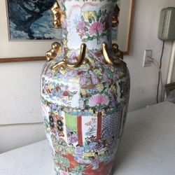 ANTIQUE CHINA VASE