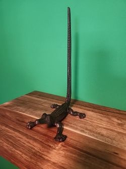 Crocodile Alligator Paper Towel Holder