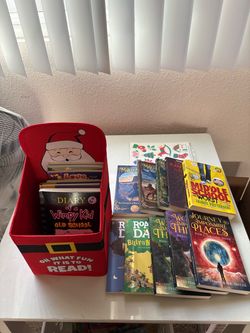 Free(with other purchase)New Foldable Kids Book Storage with 16 Books & Christmas Stickers