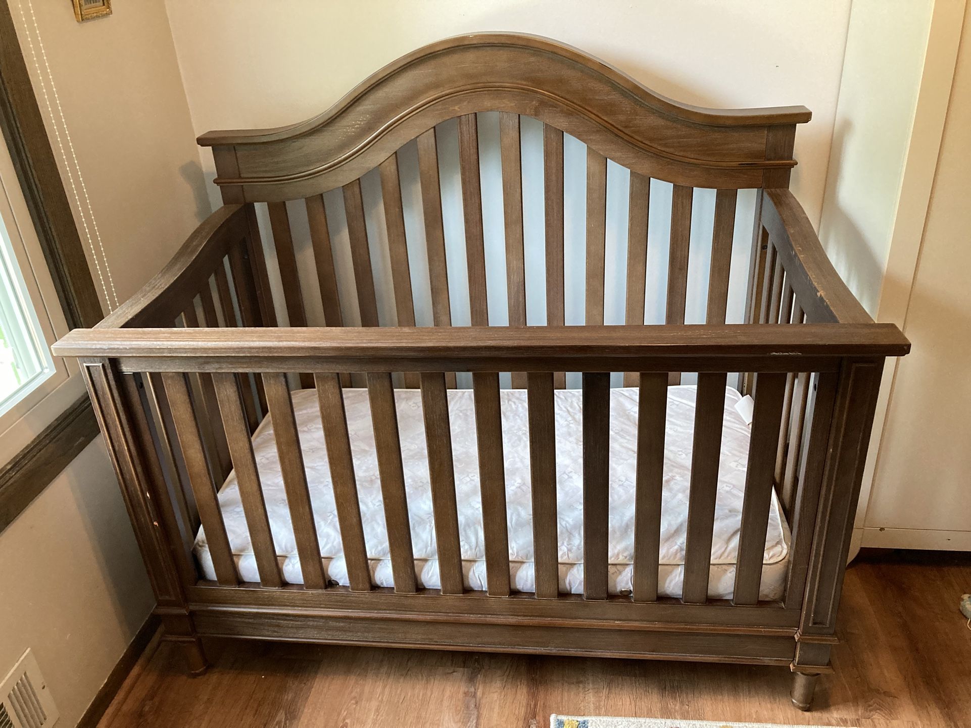 Franklin Ben Amelia Crib / Toddler Bed + Mattress