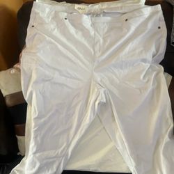 4X White Capri Stretch Pants. Mid rise comfort waist