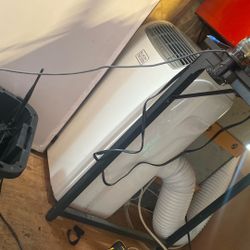 Black And decker Portable AC Unit I. Great Conditions.