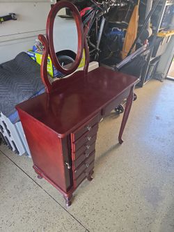Small jewelry vanity
