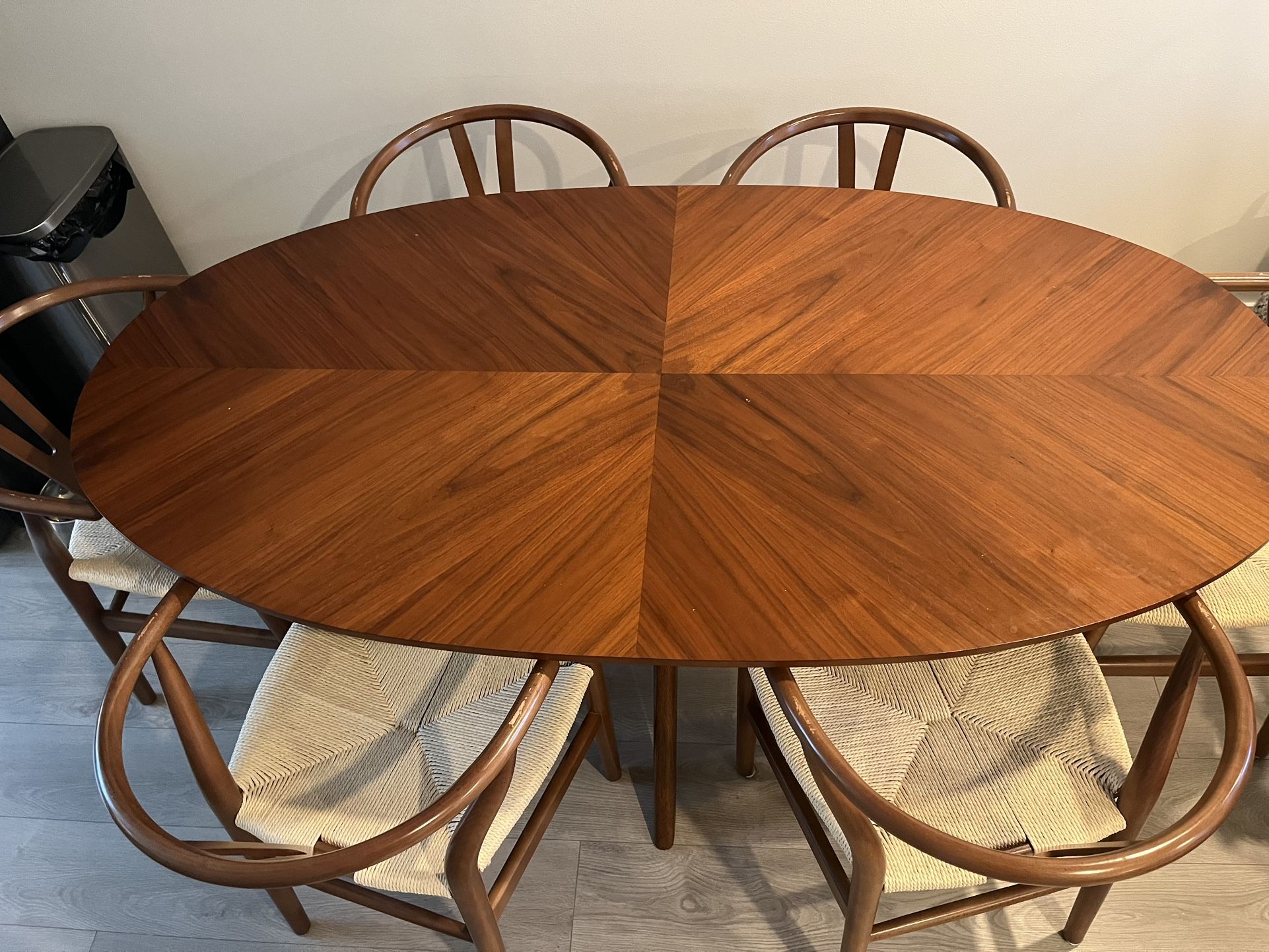 Castlery Dining Table With 6 Chairs
