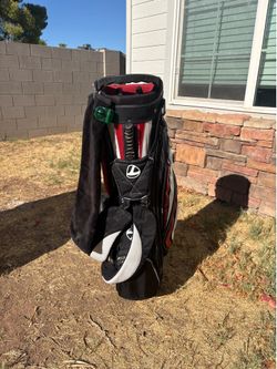 Taylor made golf bag w/ golf balls