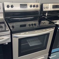 New Scratch And Dent Frigidaire 5 Burner Glass Top Stainless Steel Range. 1 Year Warranty 