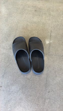 Nike calm slides size 11