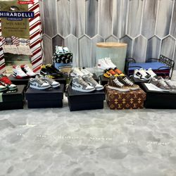 Fashion sneaker 3D, hand painted key chains! Two key chains per box!