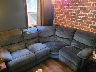 Free sectional couch - both ends have mechanical footrests