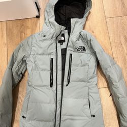Women’s North Face Jacket - XS