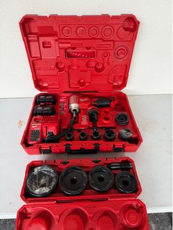 📌Milwaukee M18 18V Lithium-Ion Cordless FORCE LOGIC 1/2 in. to 4 in. 10 Ton Knockout)  👉PRECIO FIRME NO MENOS👉$1550