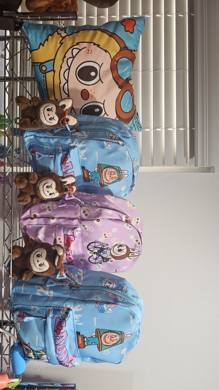 LABUBU MID SIZE BACKPACK free Keychain Plushie