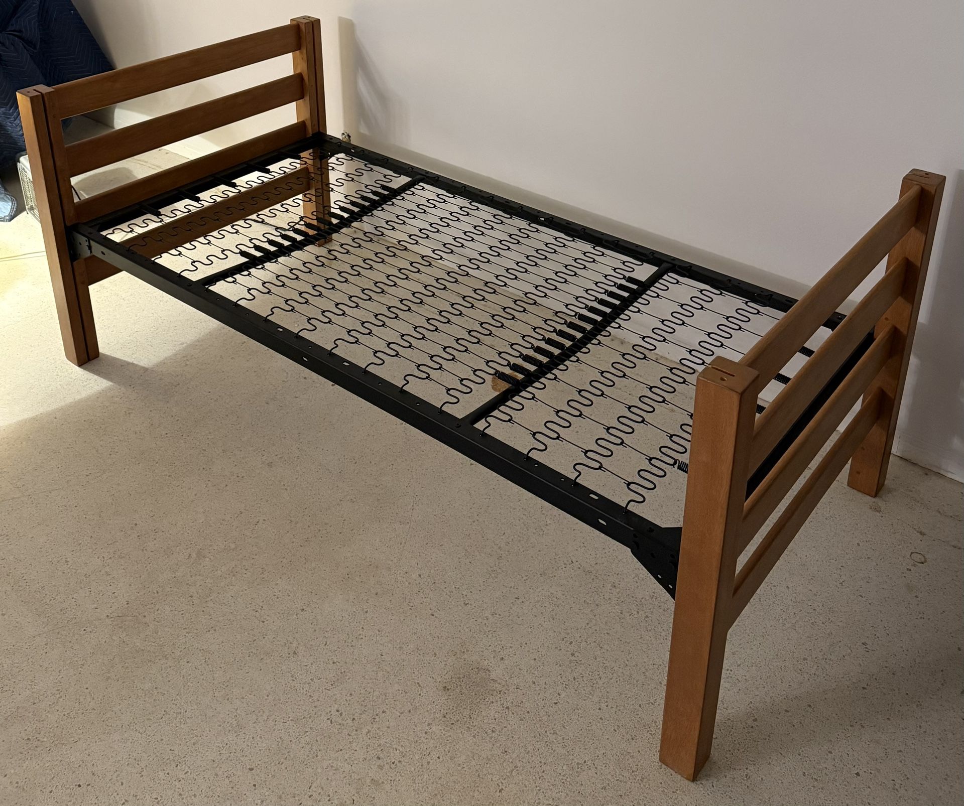 Wood Twin Bunkbeds Set