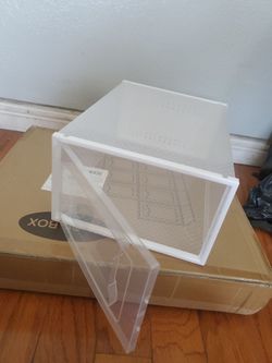 Plastic shoe box