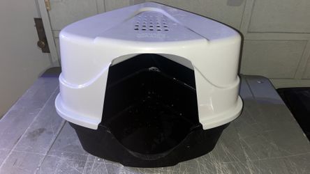 Nature's Miracle Advanced Hooded Corner Litter Box