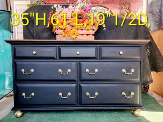 Black 7/drawer wood dresser