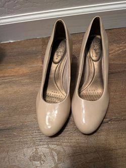 LifeStride Nude Patent Leather Pumps