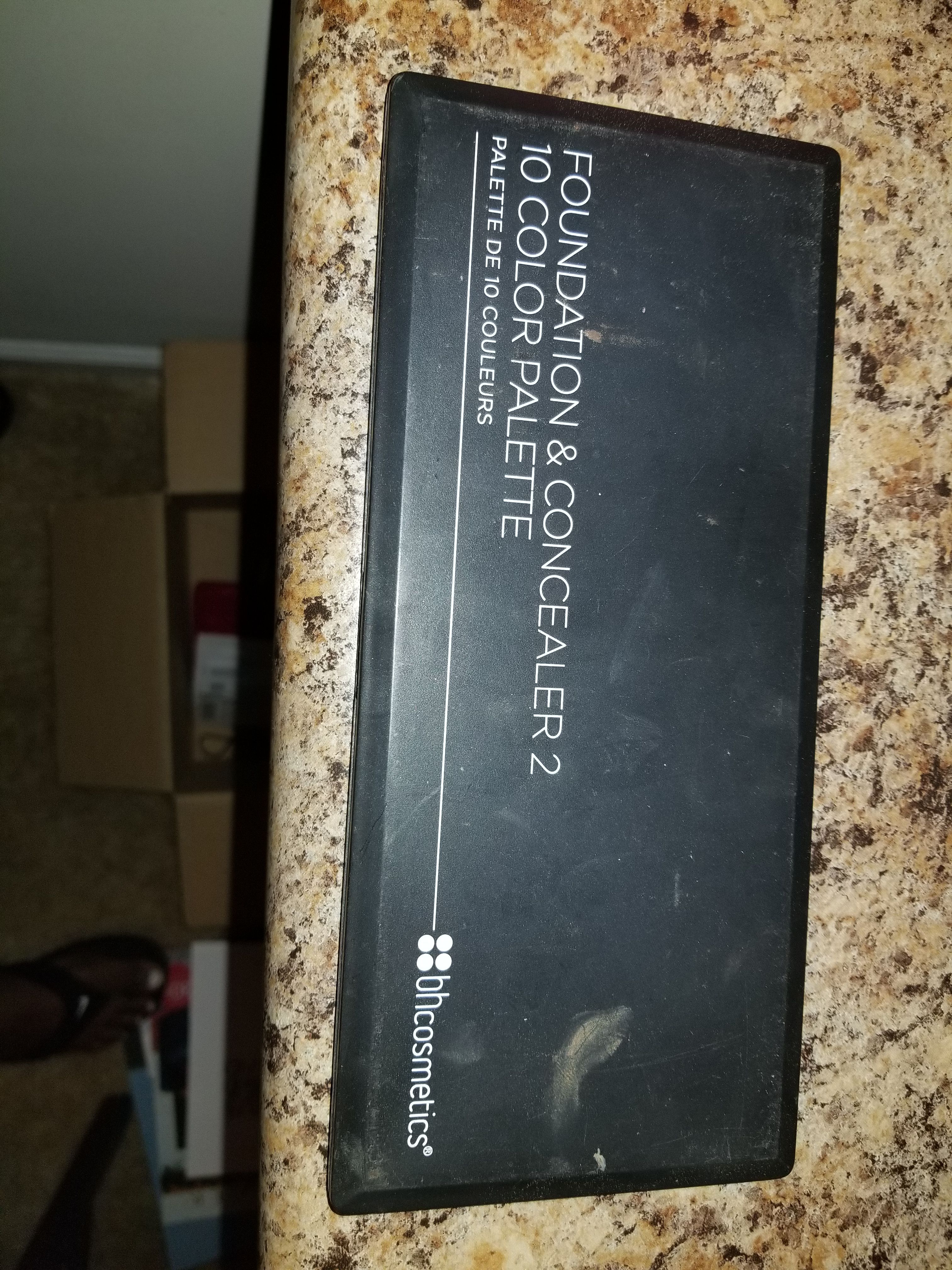 BH Cosmetics foundation and concealer Pallete