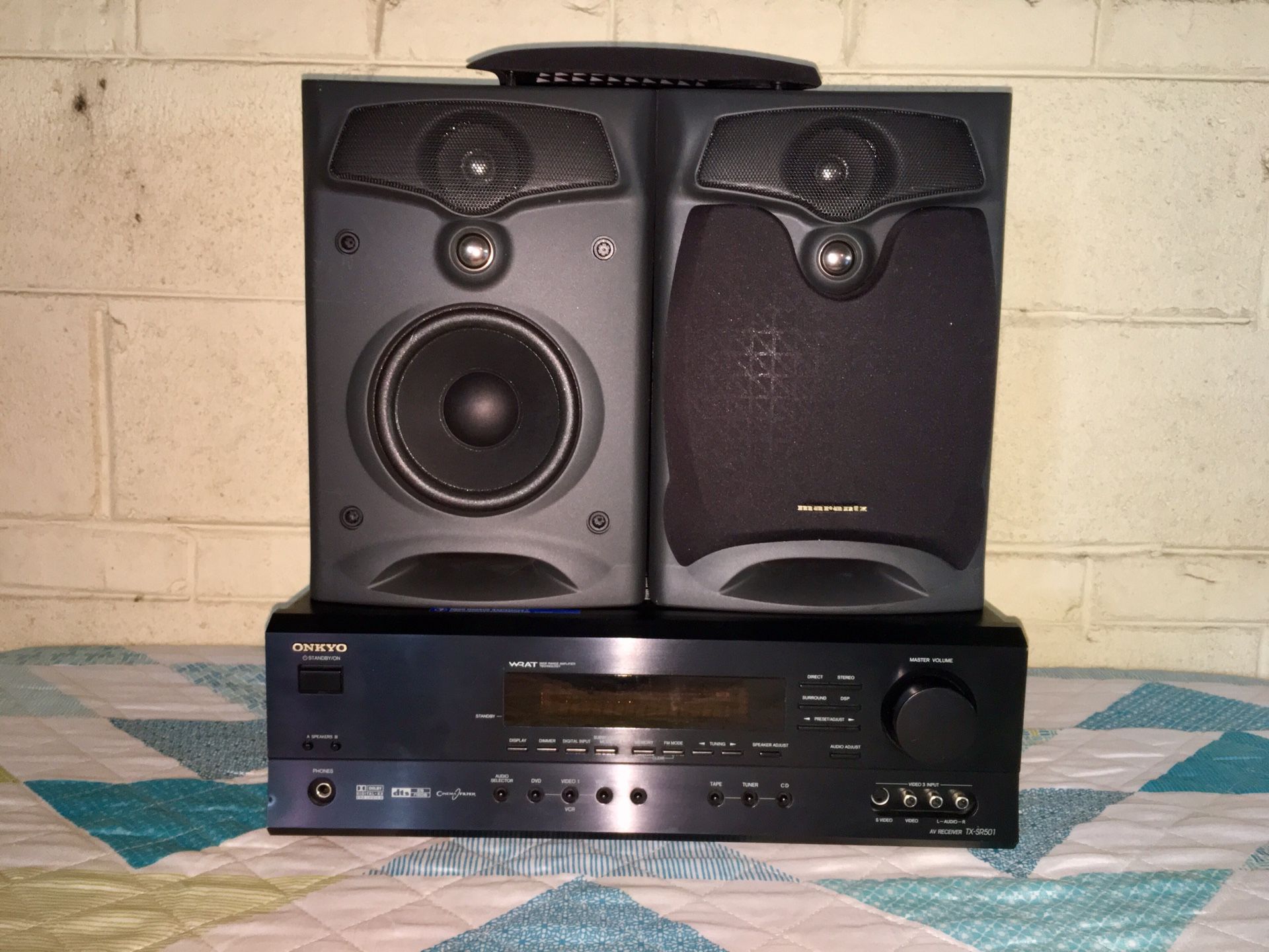 Onkyo TX-SR501 6.1-Channel Home Theater Receiver with pair marantz speakers pick up skokie IL