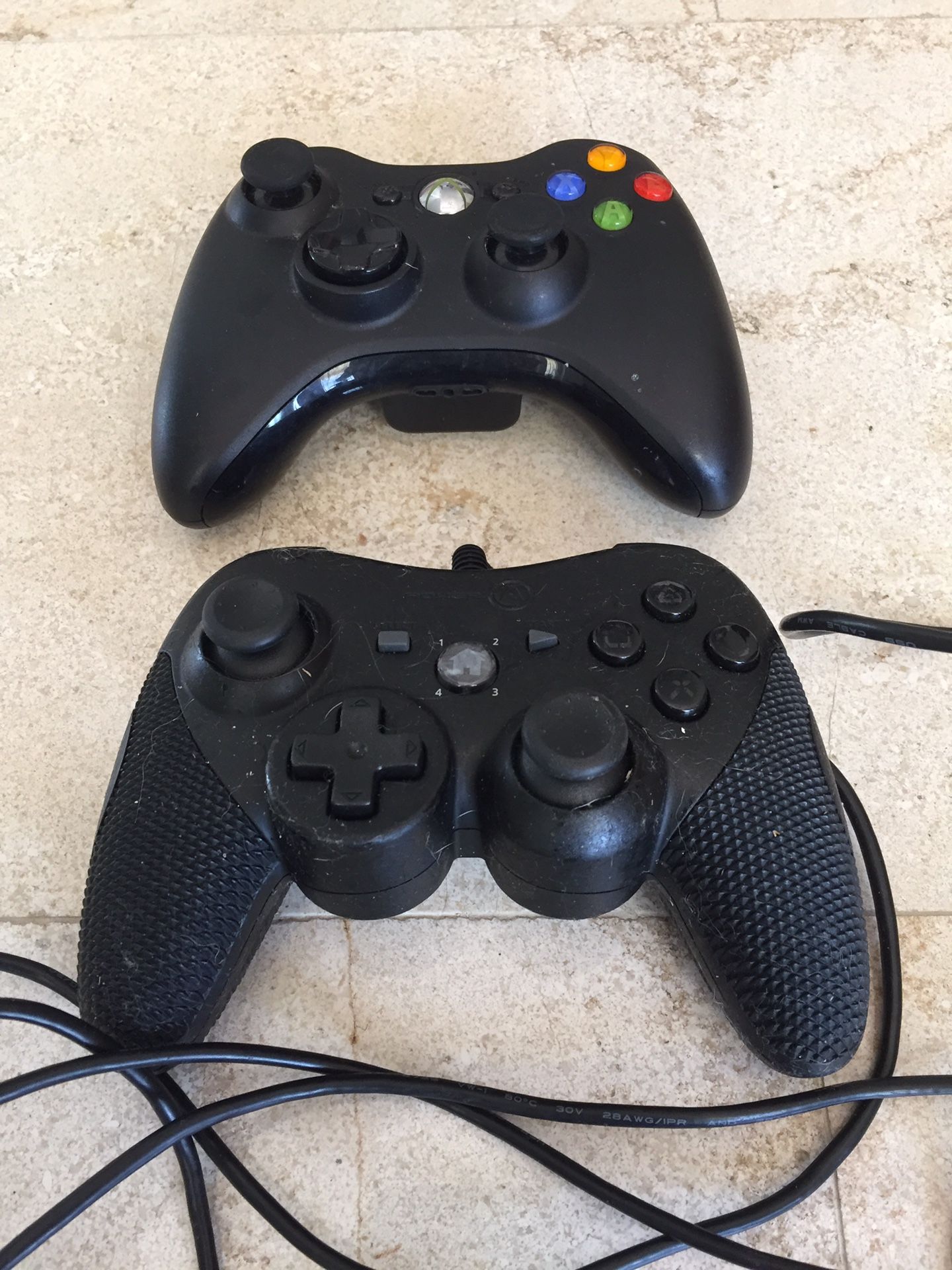 Pair of 2 xbox 360 and pc game remote controllers