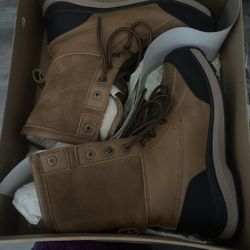 UGG SNOW BOOTS