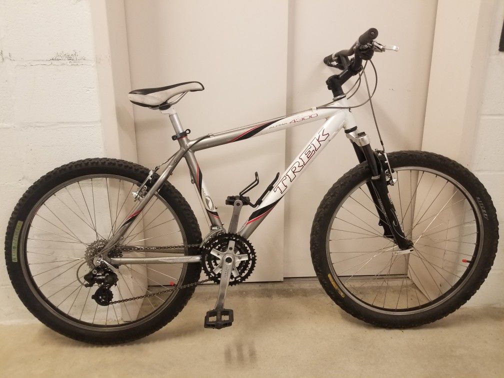 26 Trek 4300 Alpha