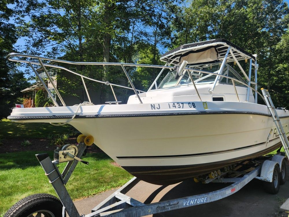 1993/2006 ROBALO 2440