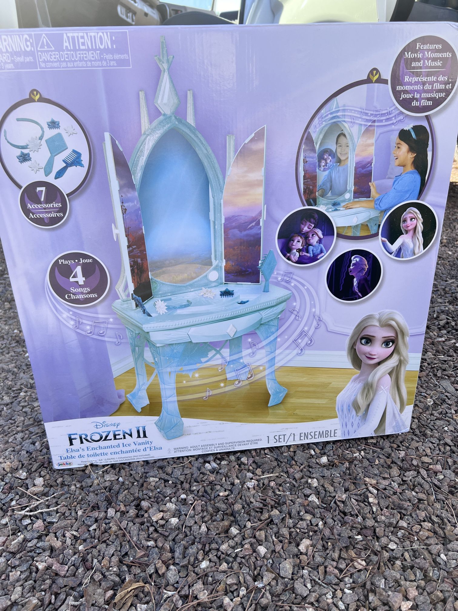 Brand New Disney Frozen 2 Elsa's Enchanted Ice Vanity