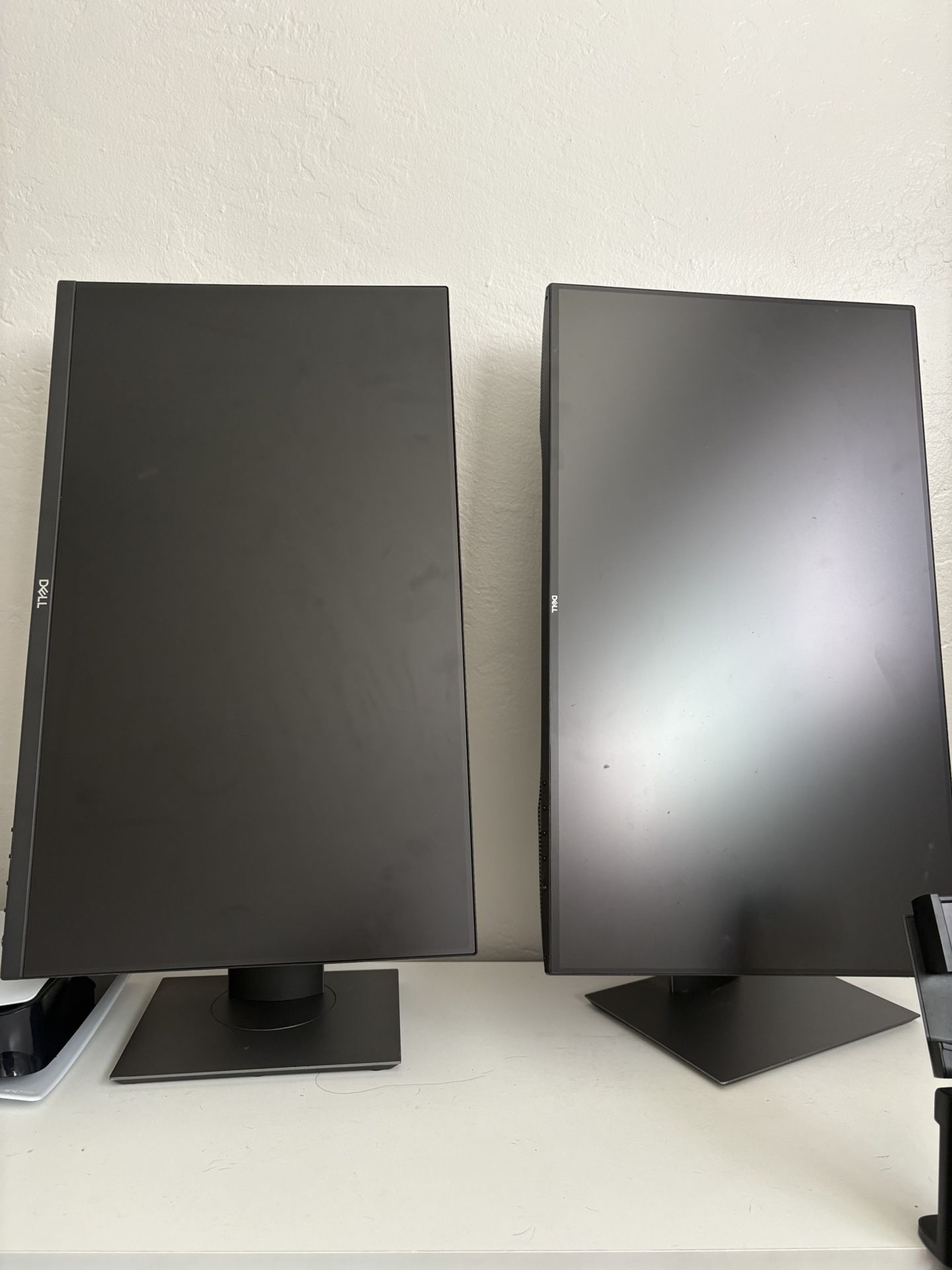 2 Dell 24” Monitors – Perfect