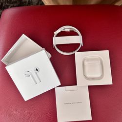APPLE AIRPODS (2nd Generation) WITH CHARGING CASE