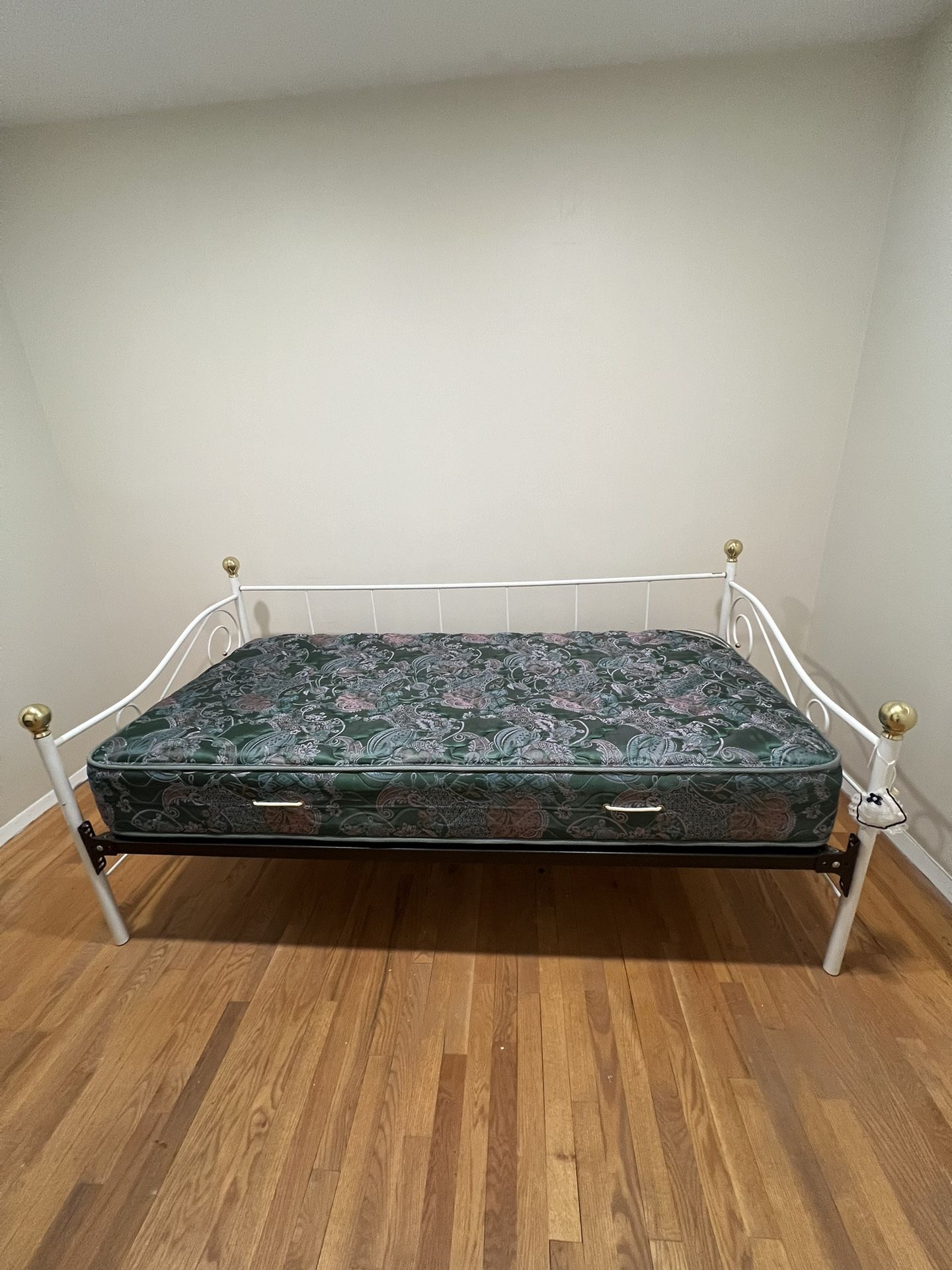 Metal Daybed with Mattress - White