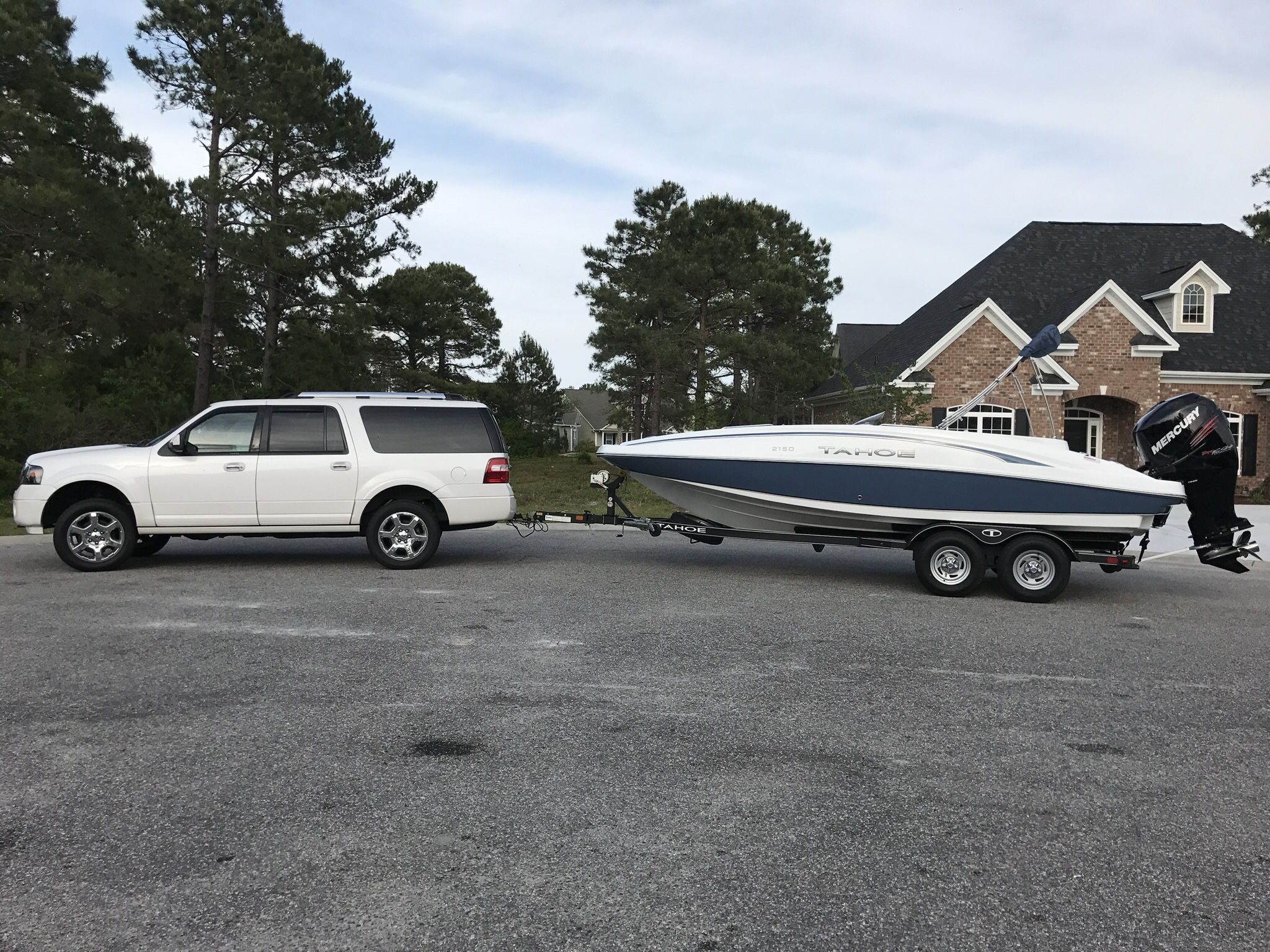 2017 Tahoe 2150 mercury 200hp super charged 4 stroke 2150 deck boat