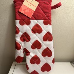 Red Heart Oven Mitt