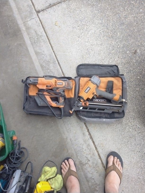 Rigid 2 1/2 Finish Nailer & Screw Gun