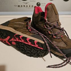 $20 Size 4 kids hiking boots