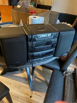 Aiwa Stereo System with Speakers
