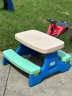 Toddler picnic table