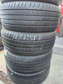 KUMHO TIRES 265/65/17 IN GREAT CONDITION