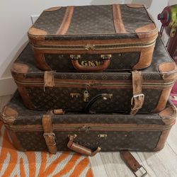 VINTAGE LOUIS VUITTON LUGGAGE 