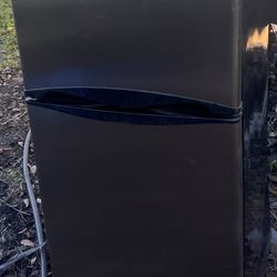 Frigidaire Mini Fridge 