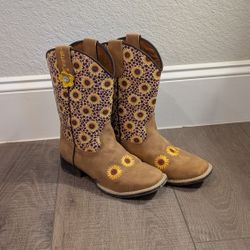 Girls Boots Size 3 - New