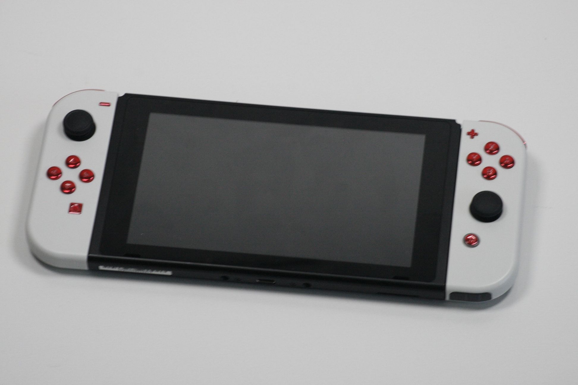 Nintendo Switch : Custom White & Chrome Red Joy-Cons