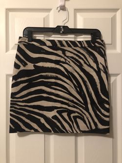 Like New Zebra Print Mini Skirt Women’s Size 10 Mid-Rise Waist, Length 16” 