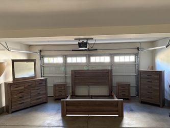 COMPLETE 6pc BEAUTIFUL ASHLEY FURNITURE KING BEDROOM SET