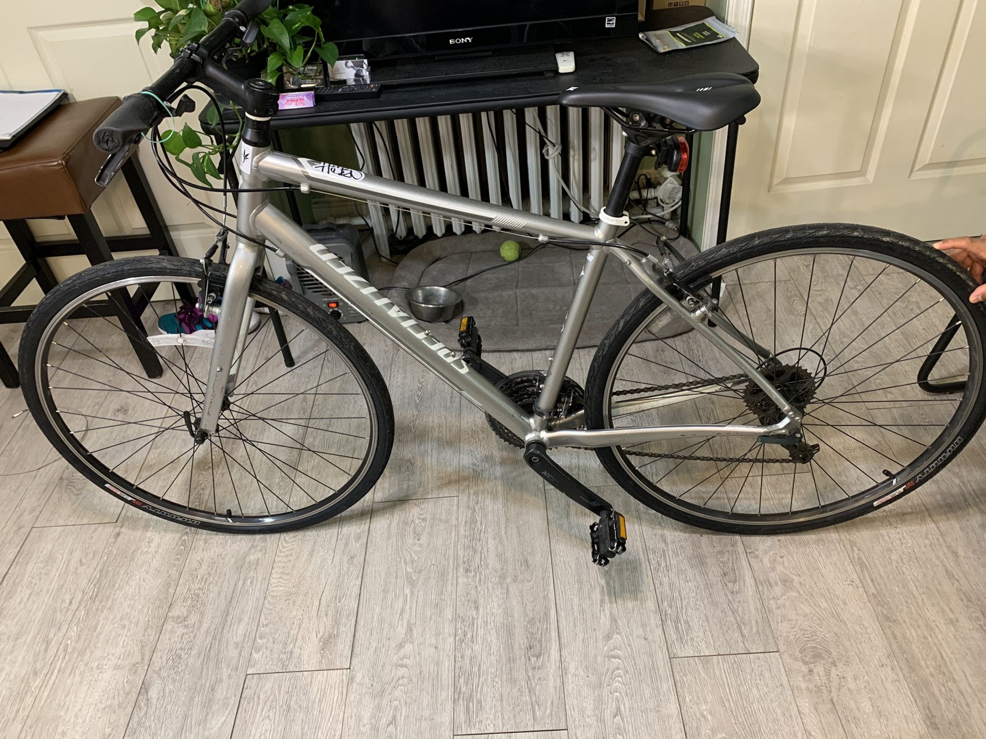 Specialized Hybrid Bicycle Size Medium