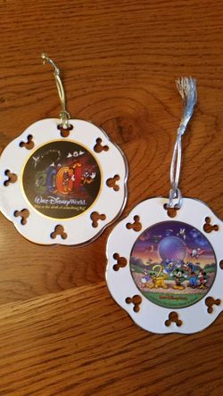 2001 Walt Disney World commerative ornament