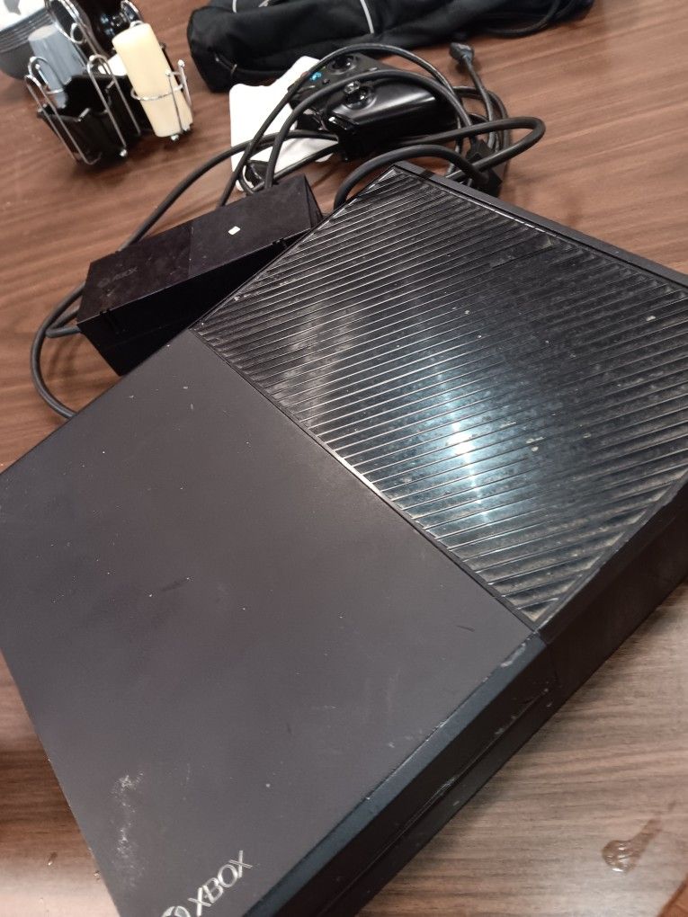 Xbox Workes. With Remote  Remote Dont Have Battery Cover But I Ordered One